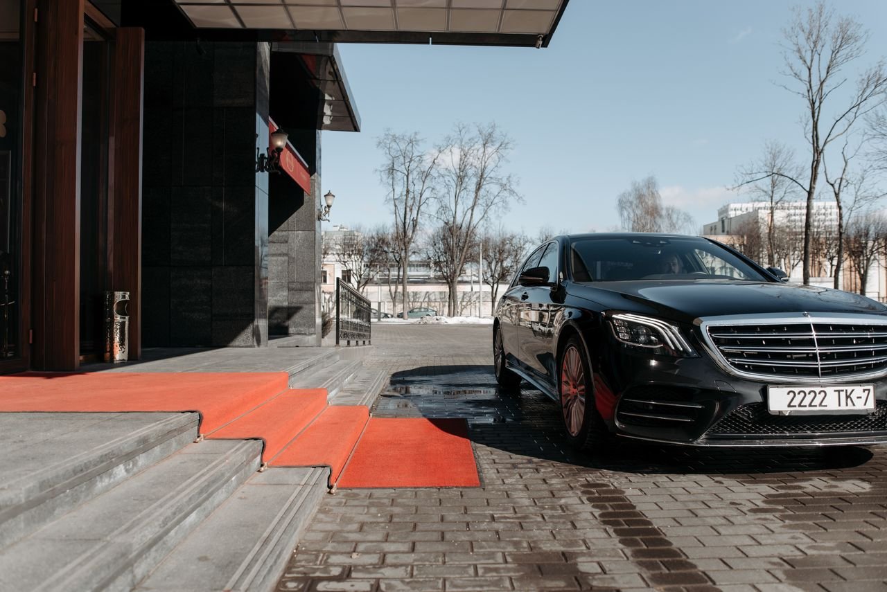 Chauffeur Services in Wigan | Luxury Chauffeur Hire | Royale Rides